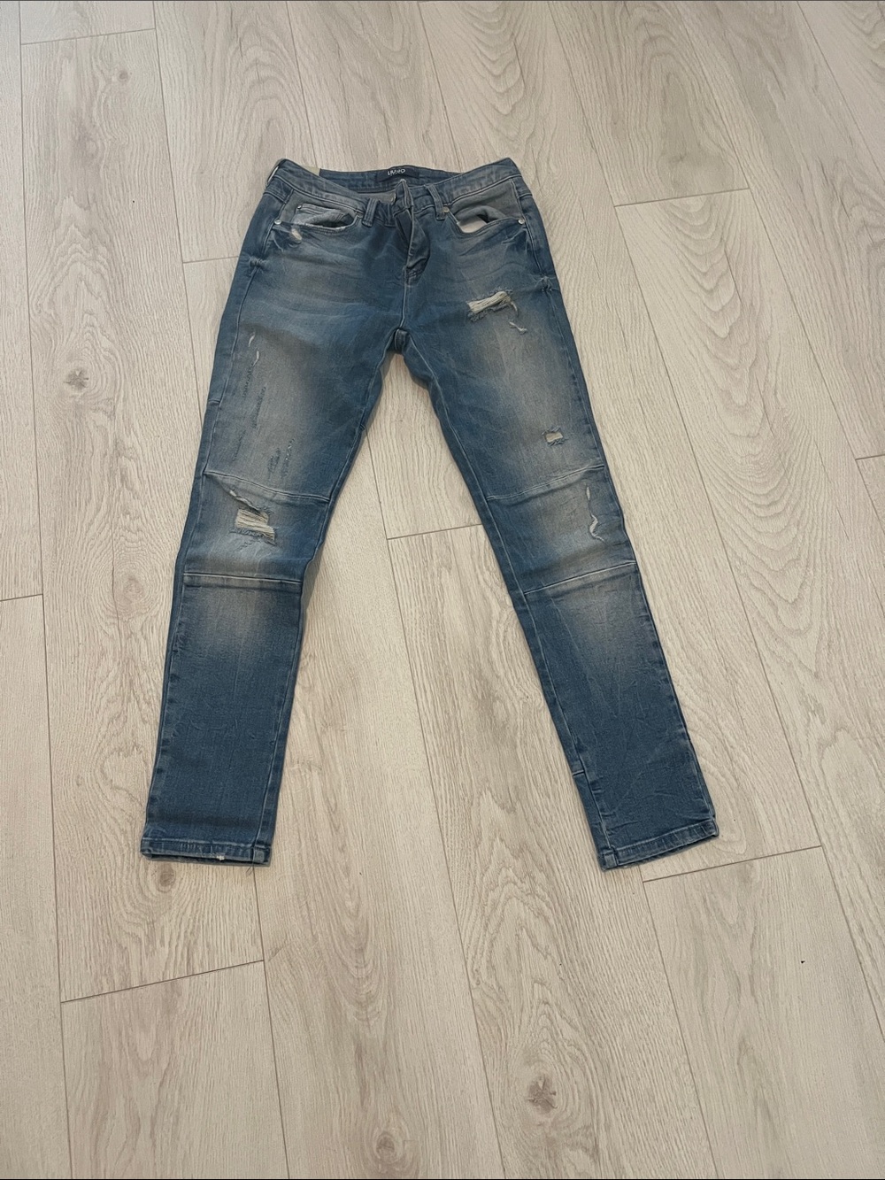 WomenDistressed Blue Slim Fit Jeans